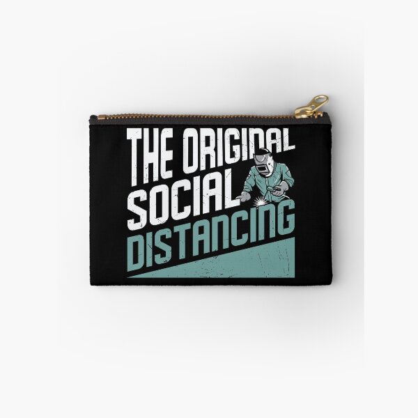 Aperçu de l'œuvre La distanciation sociale originale - Le soudage à la mode, c'est comme la couture avec une idée cadeau Fire Design pour les soudeurs créée et vendue par Prince - Bestseller ★★★★★.