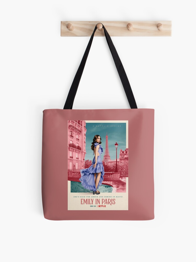 Fell in love since i saw it in Emily in Paris! Such a cute ✨bucket bag