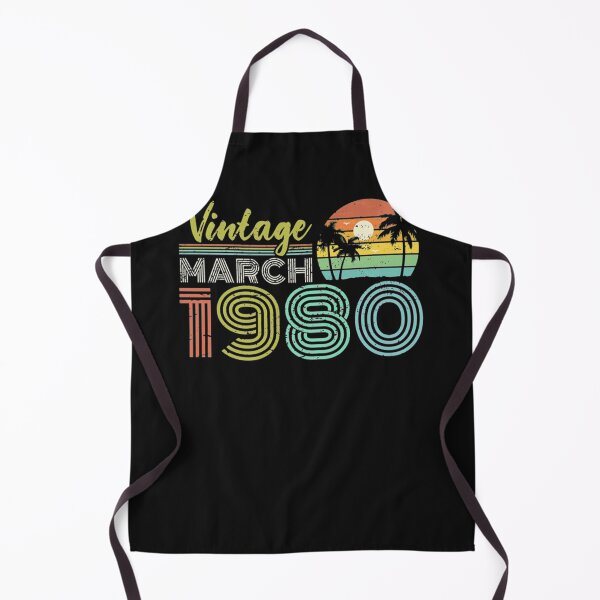 Aperçu de l'œuvre Né en 1980 40e anniversaire cadeau Vintage mars 1980 Quarante ans T-shirt créée et vendue par RoisinMcConnell.