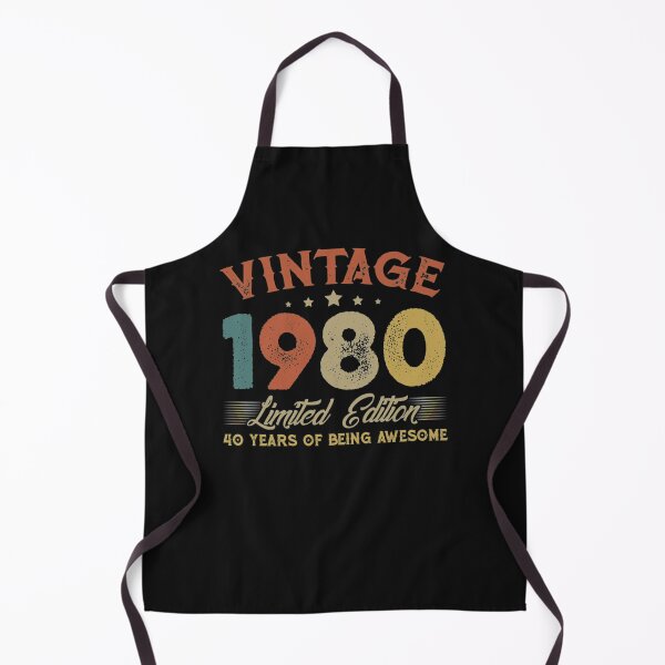 Aperçu de l'œuvre Né en 1980 Vintage 1980 Vêtements 40 Ans Rétro 40e Anniversaire CadeauxCadeau T-shirt À Capuche À Manches Longues créée et vendue par RoisinMcConnell.