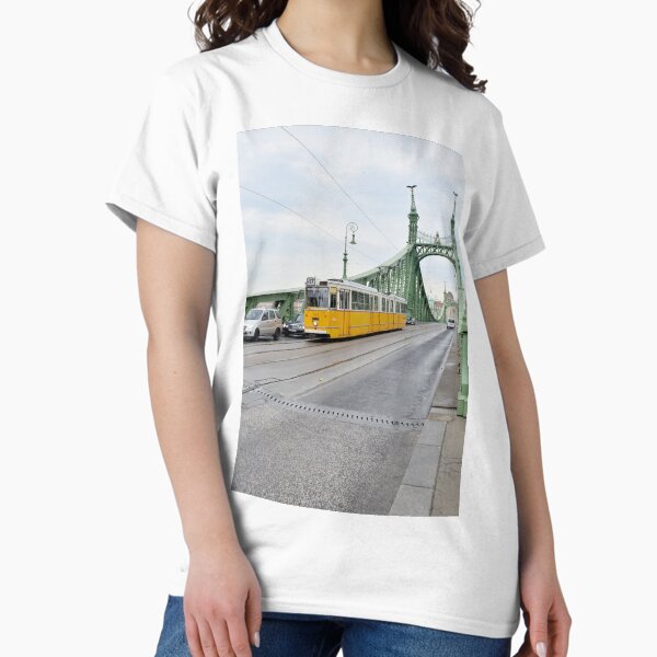 Aperçu de l'œuvre Tramway jaune à Green Bridge, Budapest créée et vendue par CarolinaReina.