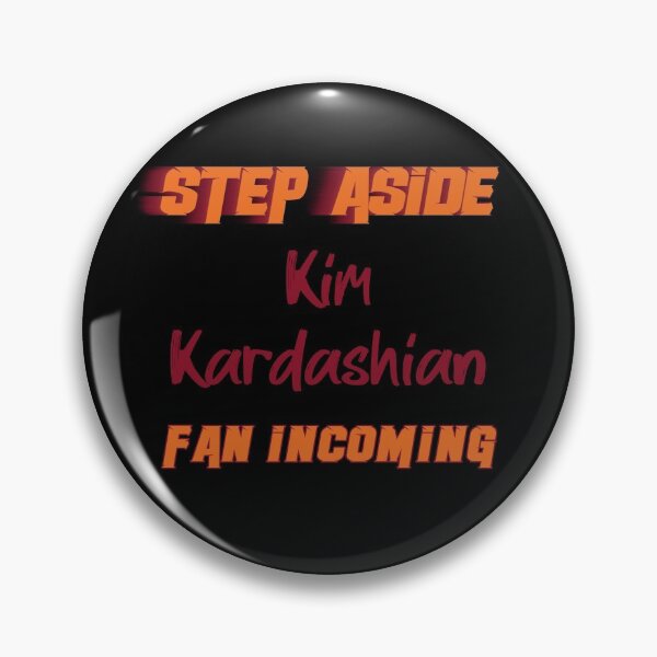 Aperçu de l'œuvre Kim Kardashian - Step Aside, fan incoming créée et vendue par 2Girls1Shirt.