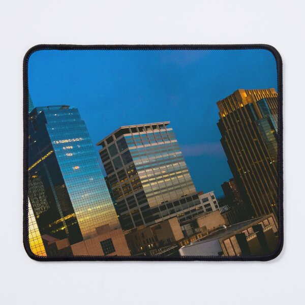Artikelvorschau, Skyline von Downtown Minneapolis zur Blue Hour entworfen und verkauft von jormiphoto.