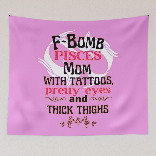 Artikelvorschau, F-Bomb Pisces Mom mit Tattoos, hübschen Augen und dicken Oberschenkeln - schönes Design entworfen und verkauft von GoPublicTeam.