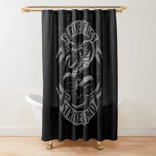 Aperçu de l'œuvre Cobra kai design élégant créée et vendue par Urban Aesthetics.