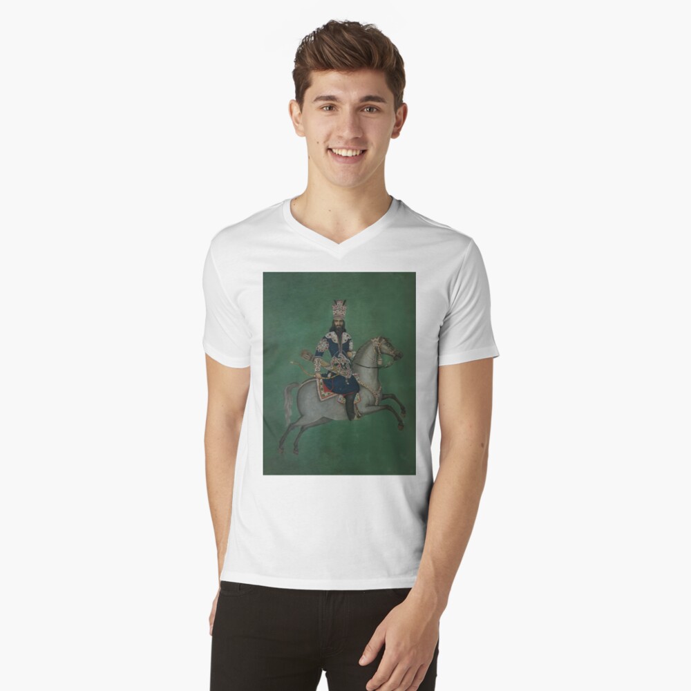 Aperçu de l'œuvre T-shirt col V créée et vendue par RoyalNadja.