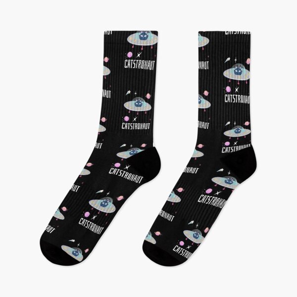 Aperçu de l'œuvre Chat noir Catstronaut dans un vaisseau spatial | Chat mignon avec des planètes, un vaisseau spatial et des étoiles filantes créée et vendue par kahossa93.