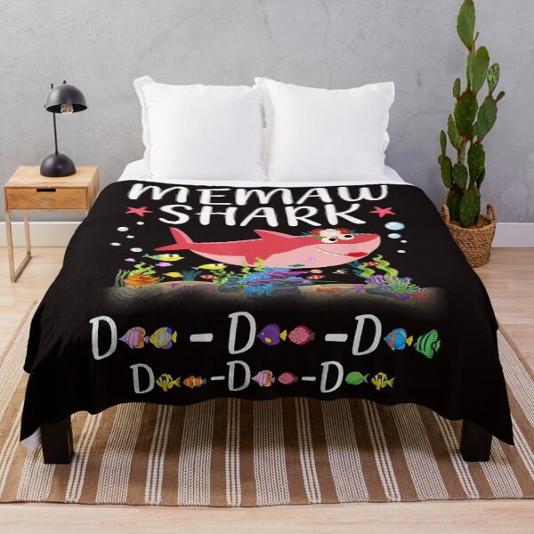 Artikelvorschau, Memaw Shark Shirt, lustiges Blumengeschenk T-Shirt zum Muttertag entworfen und verkauft von AnthonyHungate.