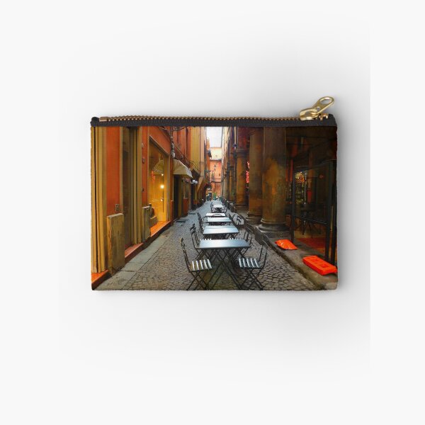 Aperçu de l'œuvre An empty Cafe in Italy créée et vendue par Matt Niichel.
