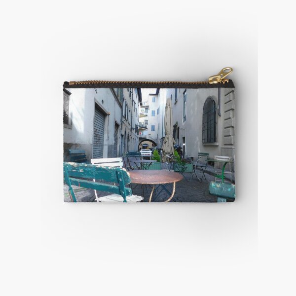 Aperçu de l'œuvre An empty Cafe in Florence créée et vendue par Matt Niichel.