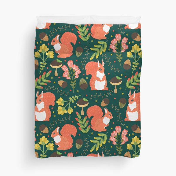 Squirrels on green grass Duvet Cover