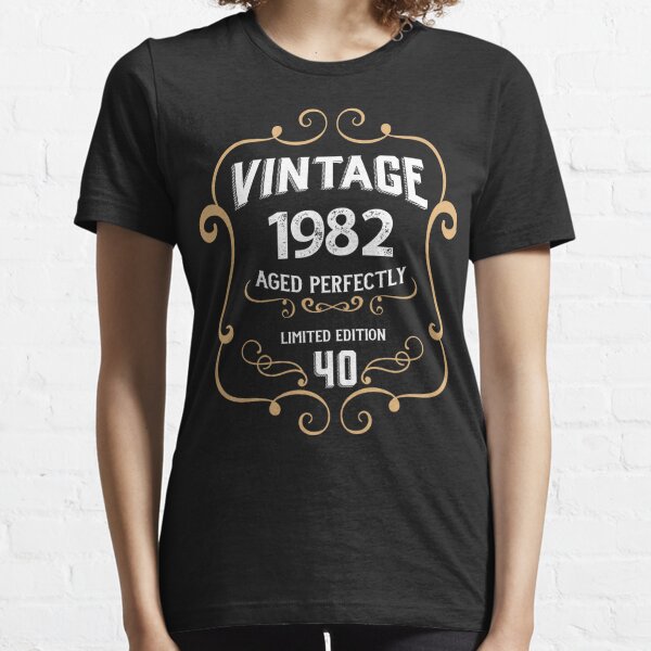 40th Birthday Vintage 1982 Aged Perfectly Gift Essential T-Shirt