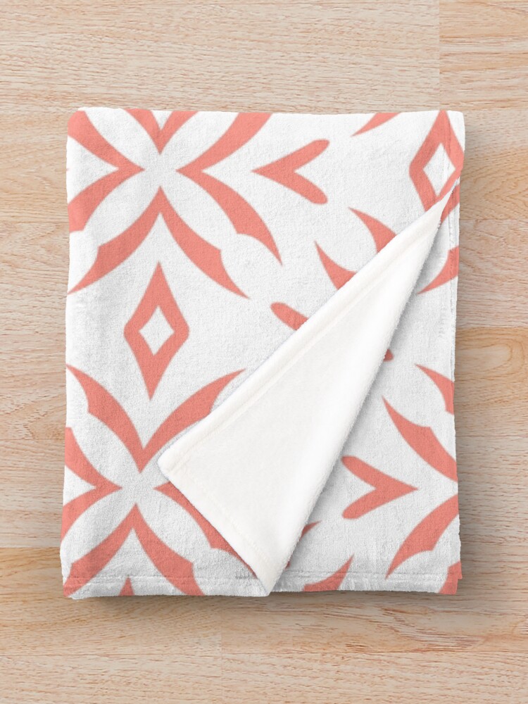 Thumbnail 3 von 6, Fleecedecke, Festive Pink and White Abstract Flower Pattern Pairs DE 2022 Popular Color Adobe Avenue DE5137 designt und verkauft von ColorOfTheYears.