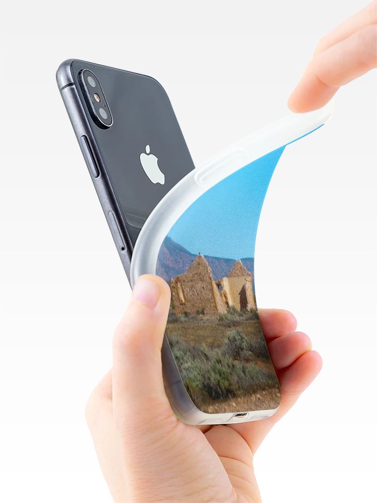 Imagen 4 de 5, Funda de iPhone con la obra Flinders Ranges, diseñada y vendida por Richard Windeyer.
