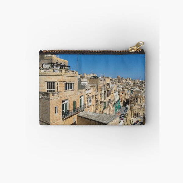 Aperçu de l'œuvre Une ville de calcaire doré - Paysage urbain de La Valette Malte créée et vendue par Georgia Mizuleva.