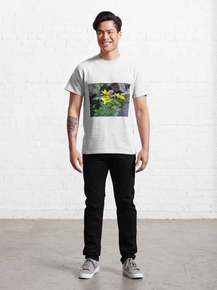 Alternative Ansicht von Gelbe Blume Classic T-Shirt
