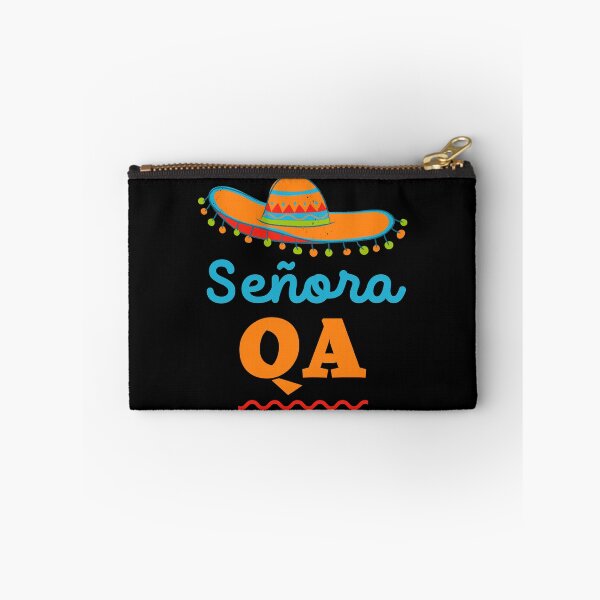 Aperçu de l'œuvre T-shirt Señora QA créée et vendue par trendingatees.