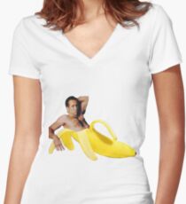 Nicolas-Käfig in einer Banane - helles Gelb Tailliertes T-Shirt mit V-Ausschnitt