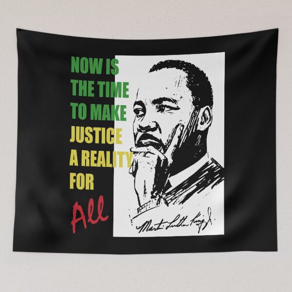 Artikelvorschau, Martin Luther King Jr. - MLK-Zitat - Jetzt ist die Zeit, Gerechtigkeit für alle Wirklichkeit werden zu lassen - Schwarzes T-Shirt zum Monat der Geschichte entworfen und verkauft von TeesForTheWorld.