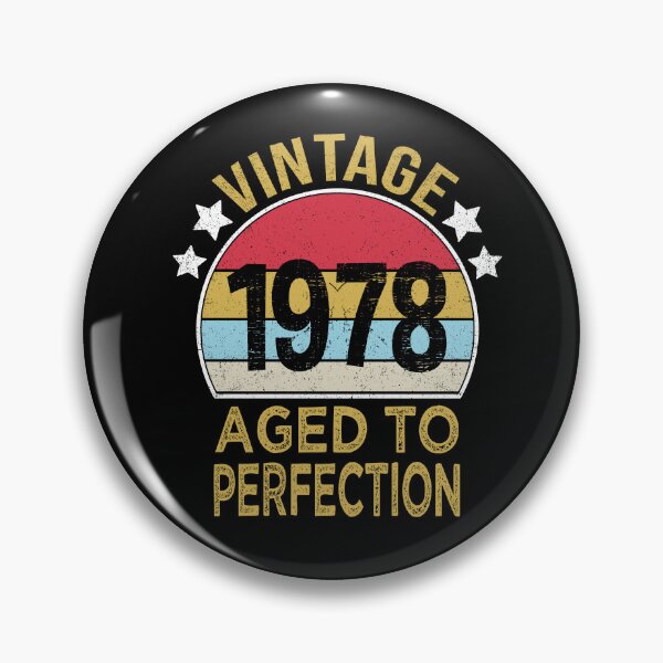 Aperçu de l'œuvre Né en 1978 Anniversaire Vieux Cadeau Vintage 1978 Drôle pour Anniversaire créée et vendue par nmichom.