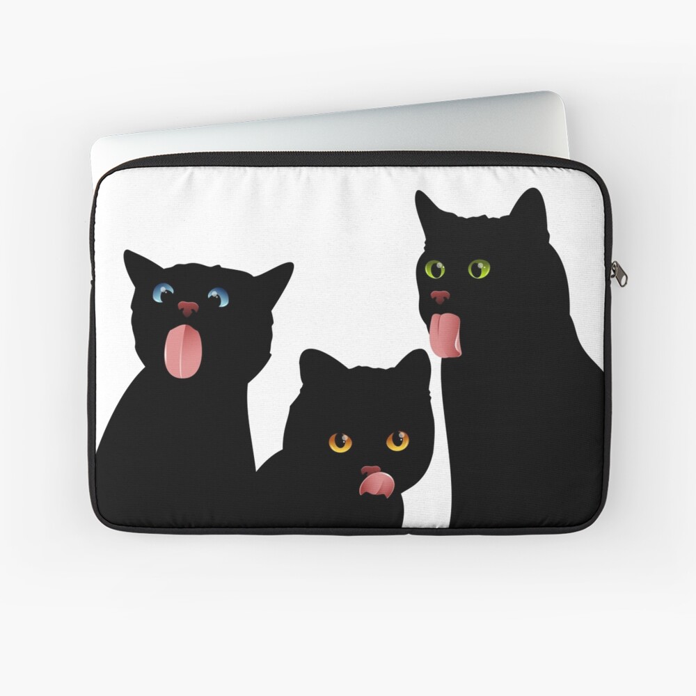 Cat licks.pussy