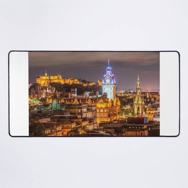 Aperçu de l'œuvre Vue de nuit d'Édimbourg en Écosse créée et vendue par LoveEdinburgh.