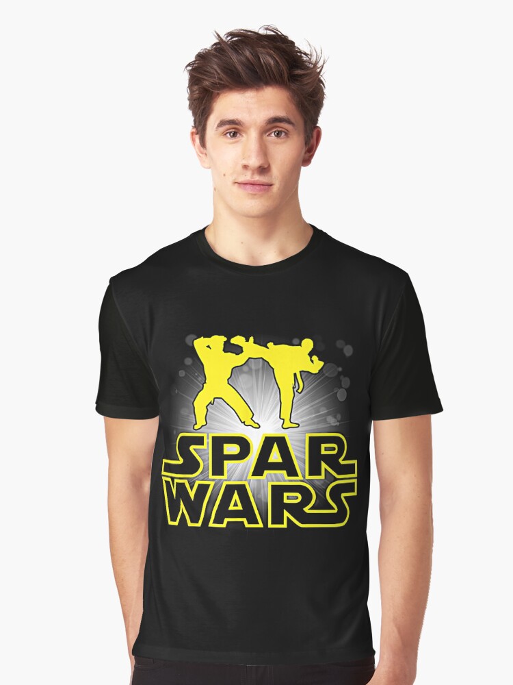Imagen 1 de 5, Camiseta gráfica con la obra Spar Wars MMA Kárate Kung Fu, diseñada y vendida por Minilonal.