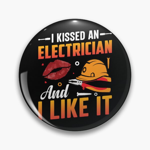 Artikelvorschau, Ich habe einen Elektriker geküsst und es gefällt mir | Lustige Lineman-Zitate | Elektrische Lineman-Geschenke entworfen und verkauft von simplife-art.