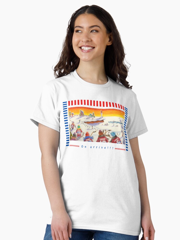 Aperçu 2 sur 7. T-shirt classique avec l'œuvre Linda Molloy "On arrive!" créée et vendue par LindaMolloy.