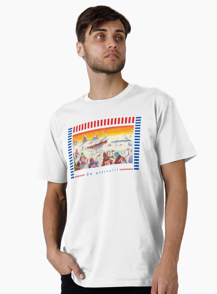 Aperçu 1 sur 4. T-shirt premium avec l'œuvre Linda Molloy "On arrive!" créée et vendue par LindaMolloy.