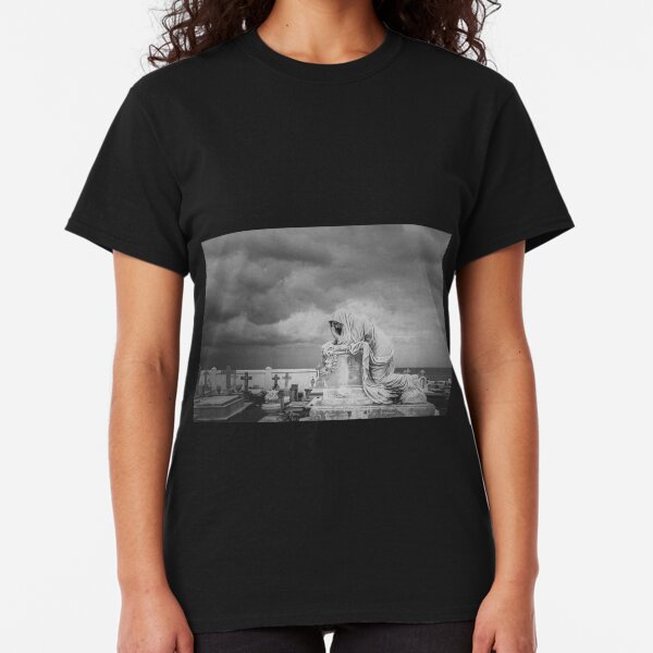 One must not be defeated... Classic T-Shirt