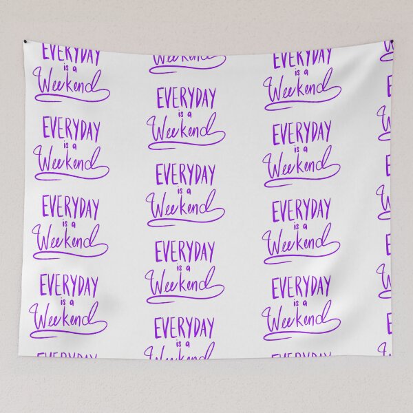 Aperçu de l'œuvre Everyday Is A Weekend Purple Simple Art Print créée et vendue par lineartdesigns.