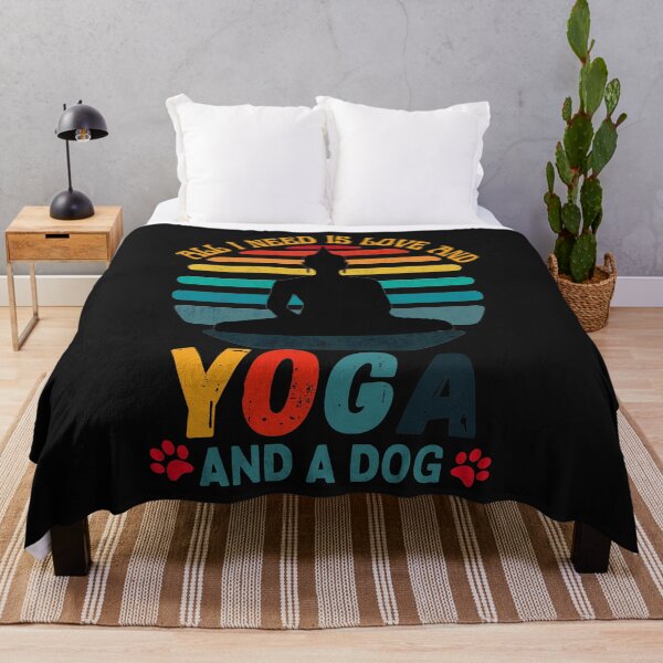 Artikelvorschau, ALLES, WAS ICH BRAUCHE, IST LIEBE, YOGA UND EINEN HUND - VINTAGE-SONNENUNTERGANG entworfen und verkauft von Kwayako.