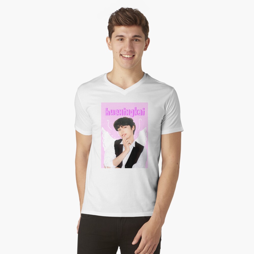 Artikel-Vorschau von T-Shirt mit V-Ausschnitt, designt und verkauft von HyunjinsSTAY.