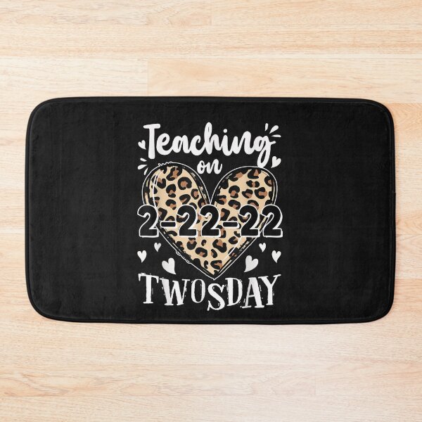 Artikelvorschau, Teaching On Twosday 2_22_2022 Leopard Heart Twosday T-Shirt entworfen und verkauft von Anthony-Wilson.