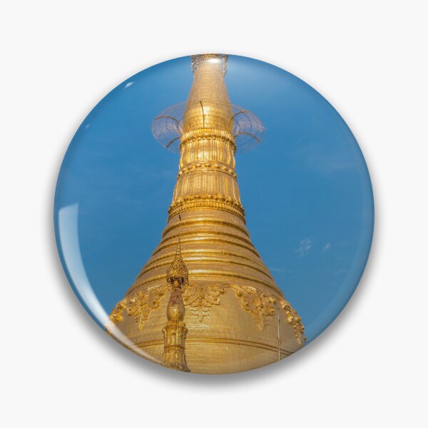 Artikelvorschau, The stupa of the Shwedagon Pagoda in the evening sunlight, in Yangon, Myanmar entworfen und verkauft von SnapTPhotograph.
