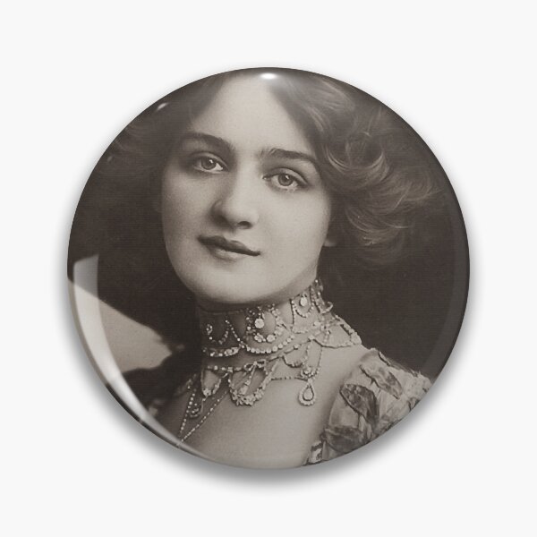 Artikelvorschau, Edwardian Bühnenschauspielerin - Lily Elsie Classic T-Shirt entworfen und verkauft von Micharewer.