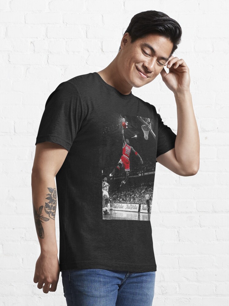 Jordan Men's Chicago Bulls Black Logo T-Shirt