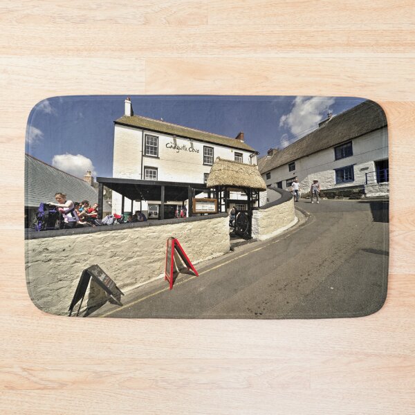 Artikelvorschau, Das Gasthaus in Cadgwith entworfen und verkauft von hawkie.