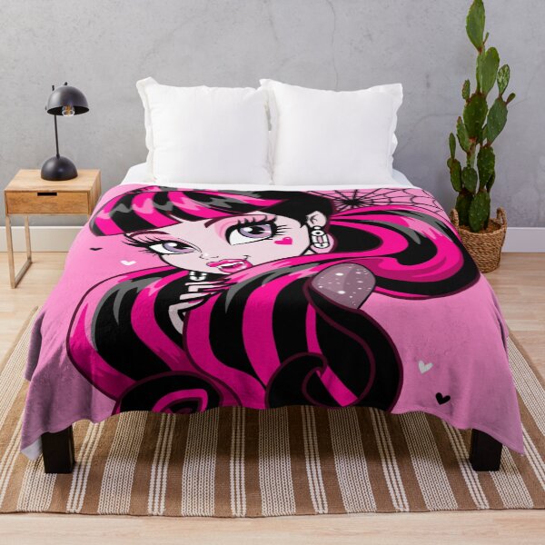 Draculaura Pink Print Throw Blanket