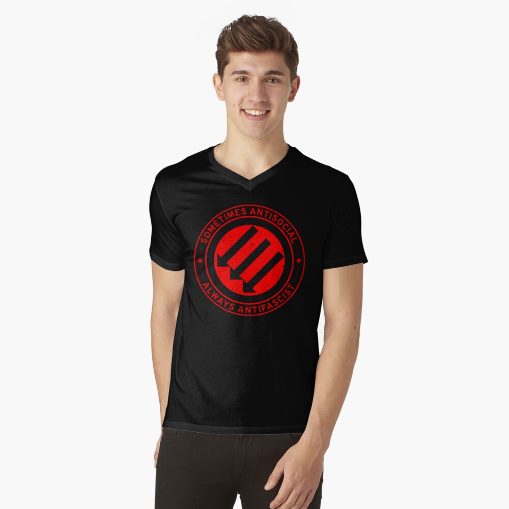 Vista previa del artículo con la obra «Camiseta de cuello en V», diseñado y vendido por afastuff.