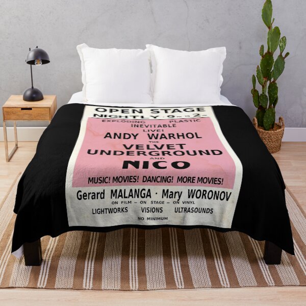 Artikelvorschau, VELVET UNDERGROUND NICO ANDY WARHOL VINTAGE PLAKAT Klassisches T-Shirt.png entworfen und verkauft von RandySlack9.