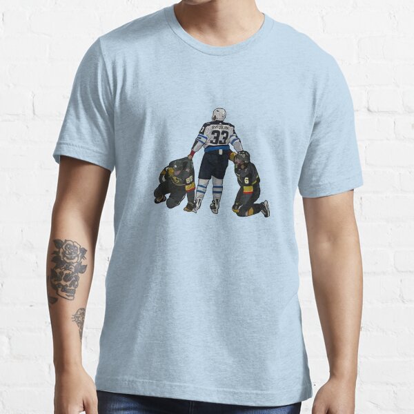 Vista previa del artículo con la obra «Dustin Byfuglien 33 Manhandle Camiseta clásica», diseñado y vendido por MaxGartner.