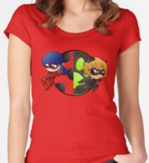 Chibi Marienkäfer und Chat Noir Tailliertes Rundhals-Shirt