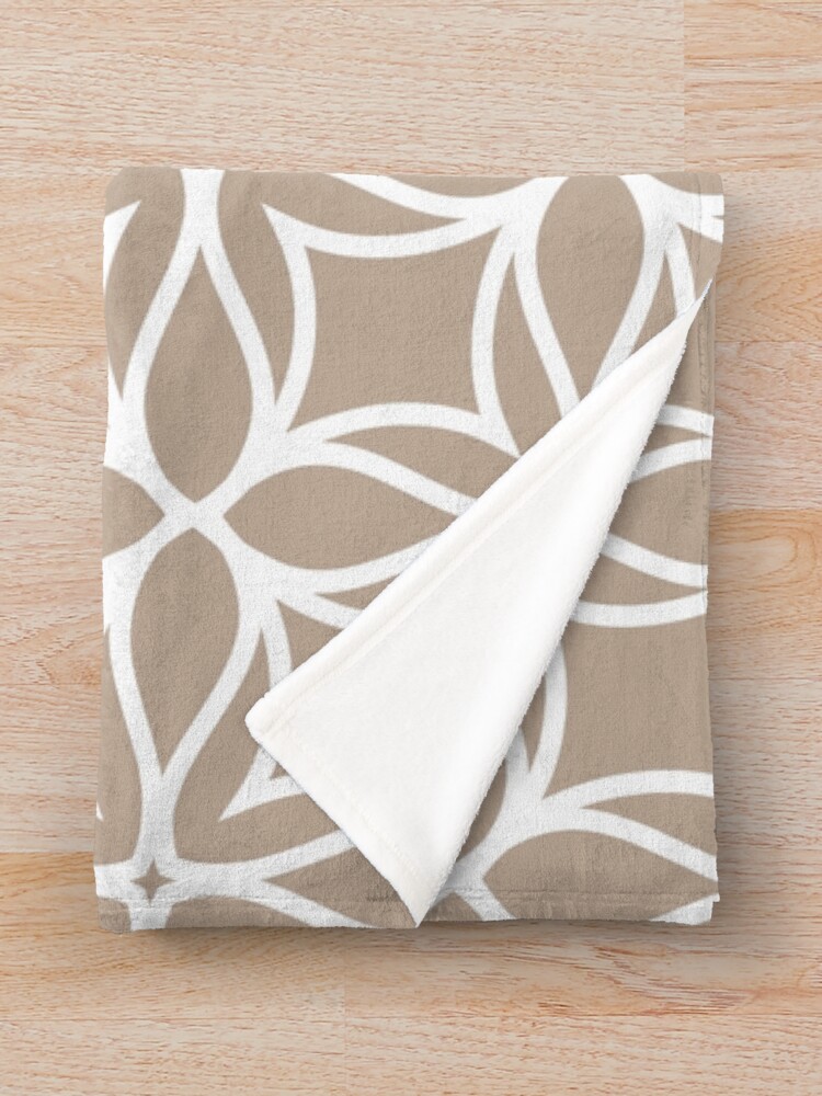 Thumbnail 3 von 6, Fleecedecke, Brown and White Line Art Flower Petal Pattern Pairs DE 2022 Popular Color Trail Dust DE6123 designt und verkauft von ColorOfTheYears.