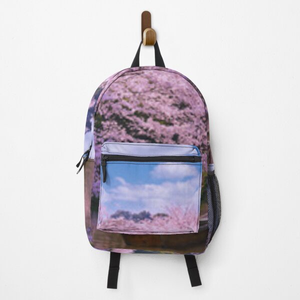 Artikelvorschau, Fallende Sakura-Kirschblüte entworfen und verkauft von Dbanksdesign.