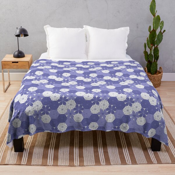 Born of a Very Peri flower - Hexagon Throw Blanket