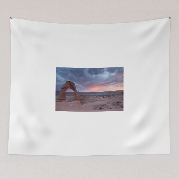 Aperçu de l'œuvre Delicate Arch Sunset créée et vendue par LizzieMaher.
