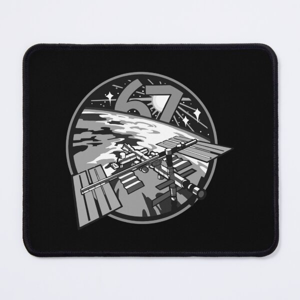 Artikelvorschau, ISS Expedition 67-Patch - schwarz und weiß entworfen und verkauft von trendistudio.