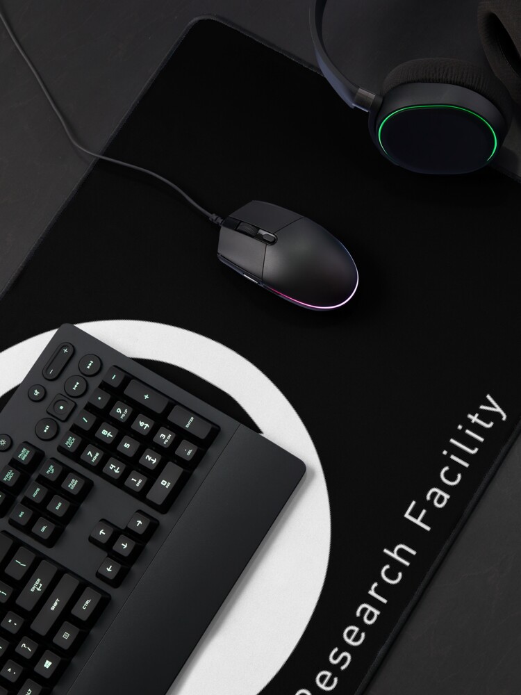 Aperçu 4 sur 5. Tapis de souris avec l'œuvre Logo Mesa noir (blanc) | Demi vie créée et vendue par LGSmerch.
